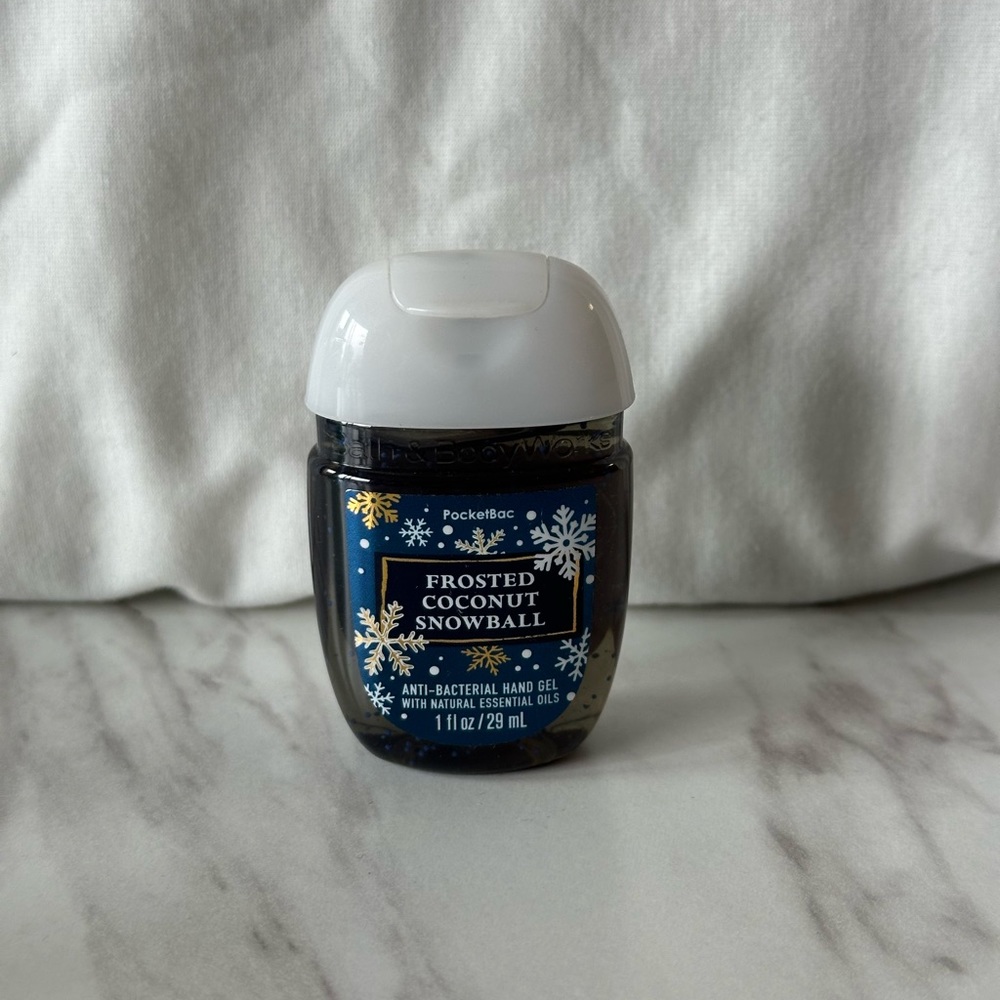 Bath & Body Works Frosted Coconut Snowball PocketBac Hand Sanitizer